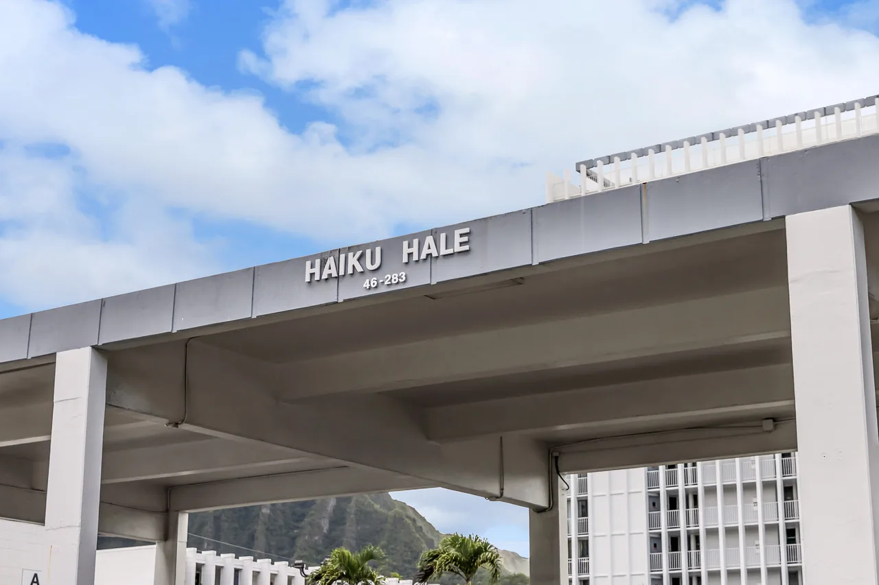 Entrance to the Haiku Hale condominium at 46-283 Kahuhipa Street
